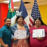 Paisanos guanajuatenses reciben certificado del Inaeba en Dallas, Texas