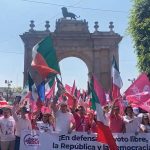 Miles de personas en la marcha y mitin de la Marea Rosa en León