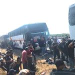 Choferes de tres autobuses de turismo dejaron abandonados 497 migrantes extranjeros