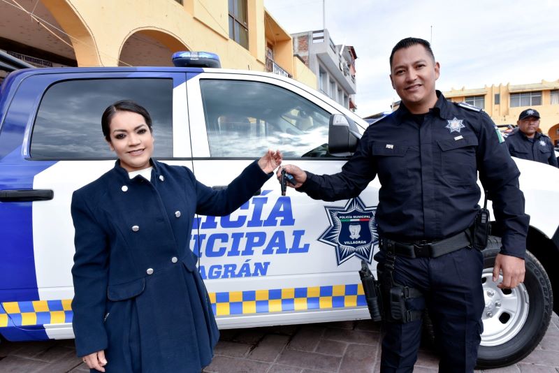 Camionetas a policía de Villagrán