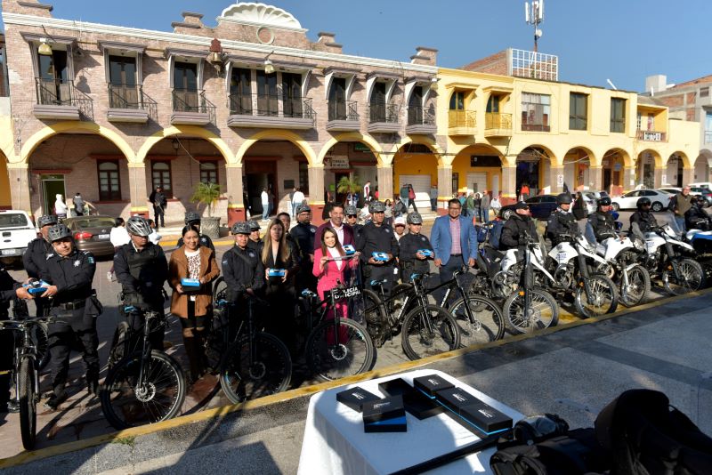 Equipamiento policías de Villagrán