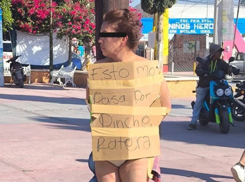 Mujer atada a poste