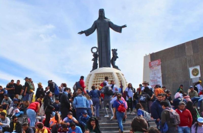 Peregrinación anual juvenil a Cristo Rey.