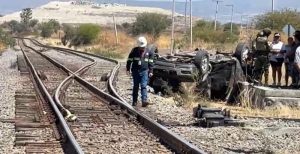 Camioneta embrestida por el tren