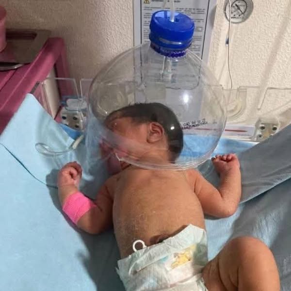 Bebe botella de plástico