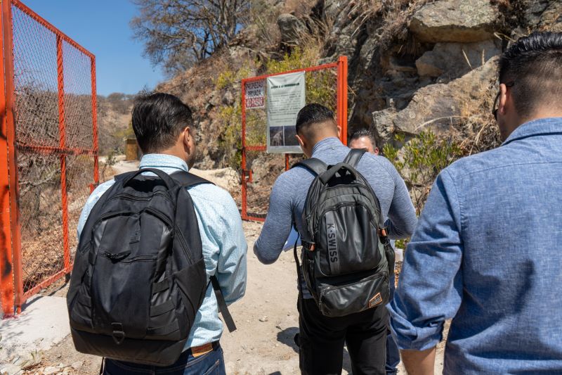 Puertas en el camino Los Mexicanos
