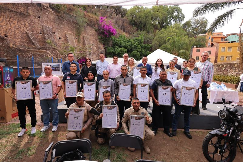 Reconocimiento a policías capitalinos