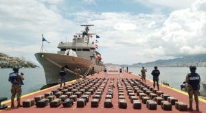 Aseguran cocaína frente a costas de Guerrero.