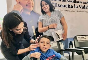 Entrega de aparatos auditivos