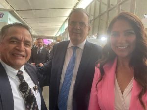 Alfredo Sainez, Marcelo Ebrard y Libia Denisse.