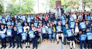 Entrega de útiles escolares en Romita