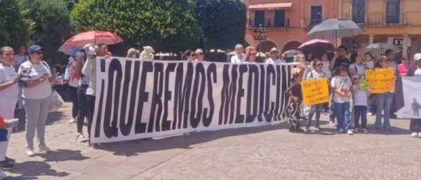 Marcha León desabasto de medicamentos