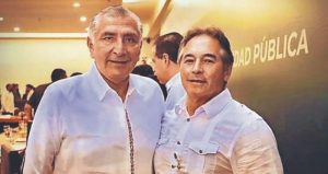 Adán Augusto López Hernández y Hernán Bermúdez Requena, cuando el primero era Gobernador de Tabasco y el segundo su titular de Seguridad. Foto Archivo