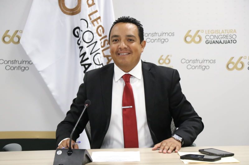 Diputado Carlos Abraham Ramos Sotomayor.