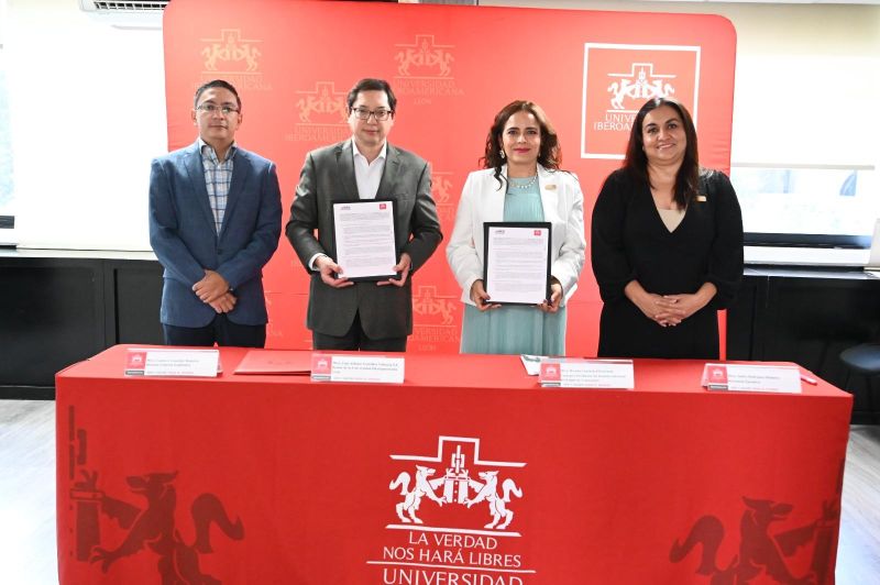 Firma de convenio IEEG Ibero León