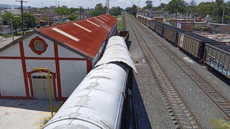 Vagones del tren se salen de la vía en Celaya