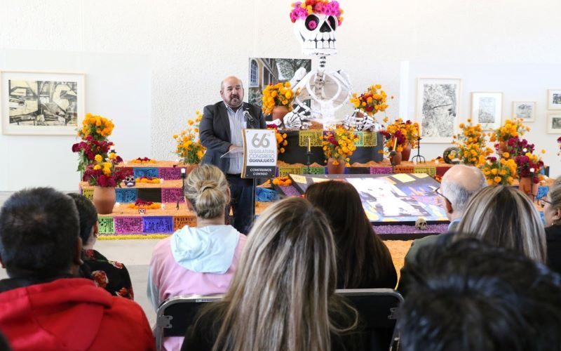 Altar de muertos del congreso del estado.