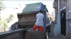 Camión recolector de basura en Guanajuato capital.