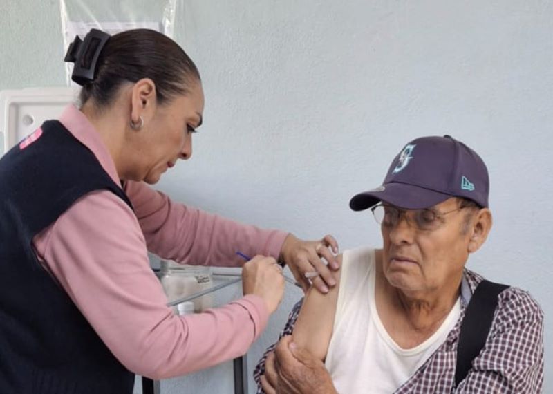 Vacunación a adultos mayores