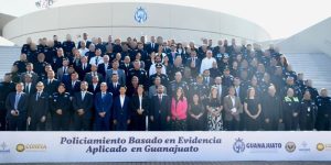 Curso a mandos policiacos