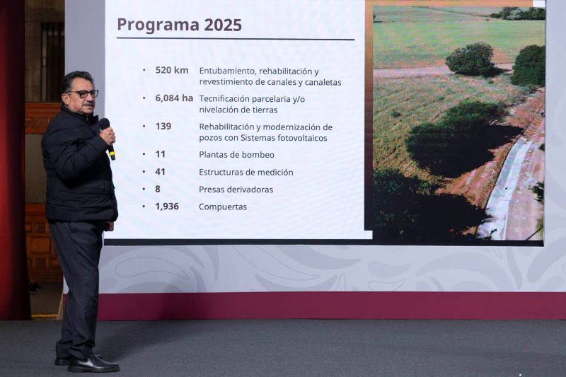 Efraín Morales López, director de la Coanagua. Foto Juan Carlos Buenrostro.