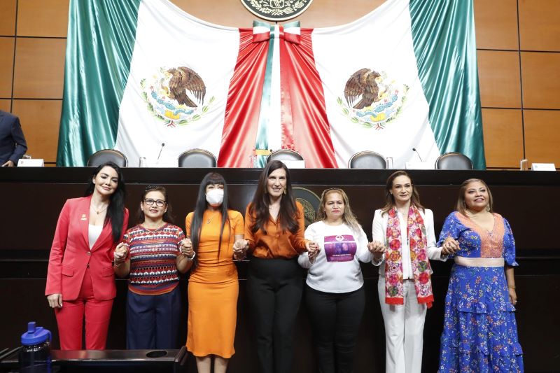 Kenia López Día internacional de la no violencia contra las mujeres.
