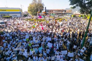 Miles de manifestantes en Uruapan.