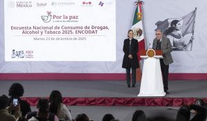 Claudia y secretario de salud