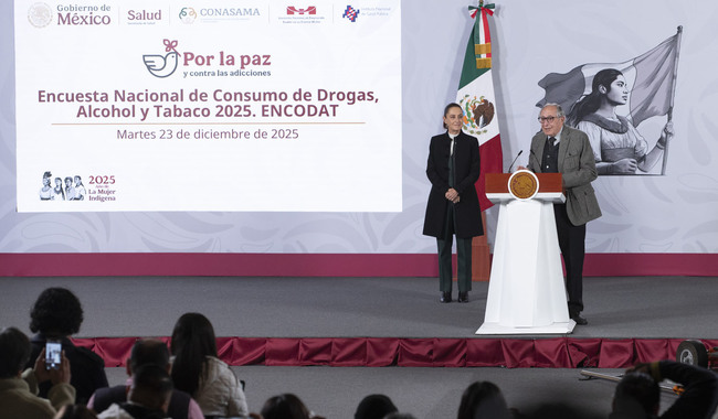 Claudia y secretario de salud