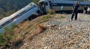 El tren descarrilado. Foto Cuartoscuro