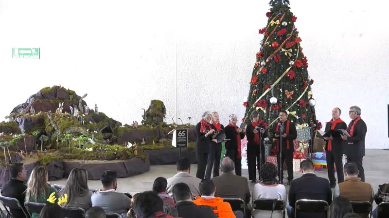 Evento navideño en el congreso.
