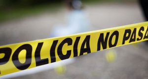 Línea amarilla Policía no pasar