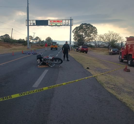 Motociclista muerto.