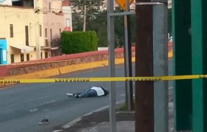 Mujer muerte atropellada en el bulevar Euquerio Guerrero.