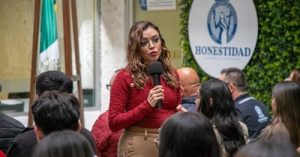 Arcelia González, secretaria de la honestidad.