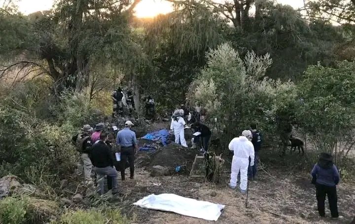 Fosa con 33 cuerpos Juventino Rosas