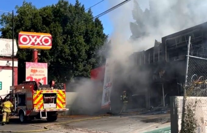 Quema Oxxo Pueblito de Rocha 1