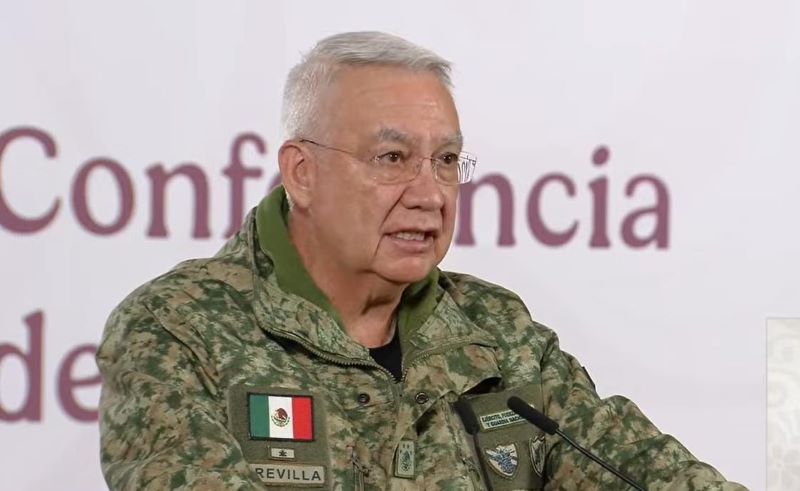Ricardo Trevilla Trejo, secretario de la defensa nacional.