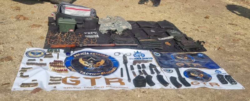 Armamento encontrado en camino de terracería de Juventino Rosas.