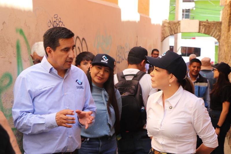 Juan Andrés Balderas Torres y Samantha Smith.