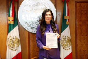La diputada Kenia López dio a conocer la recepción de la iniciativa de reforma electoral.