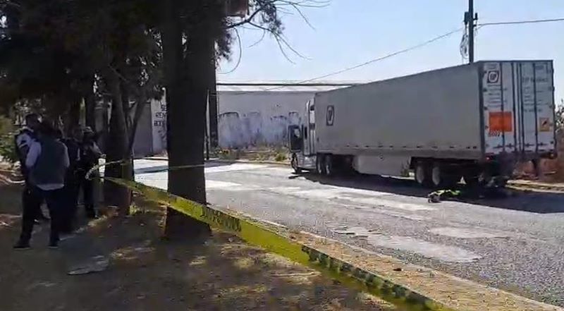 Motociclista muerto.