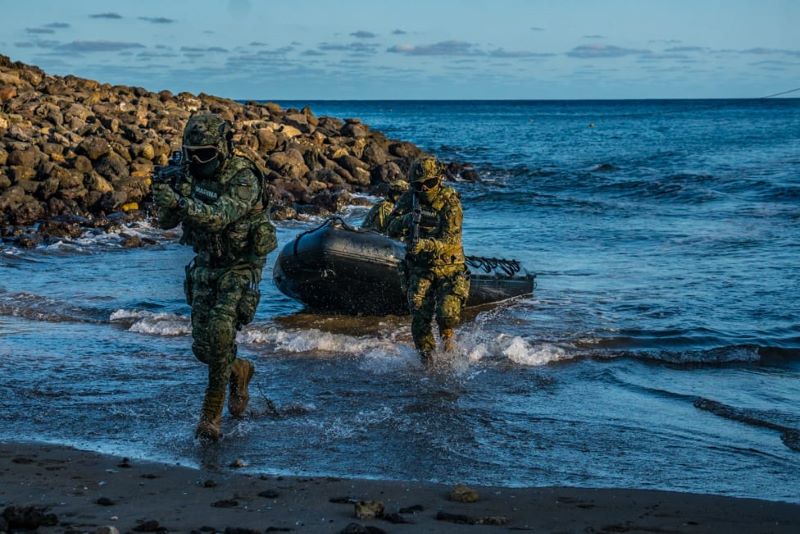 Unidad Naval de Operaciones Especiales de la Secretaría de Marina.