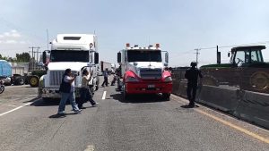 Bloqueo carretera Pénjamo La Piedad.