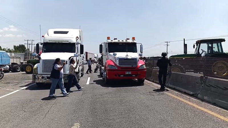 Bloqueo carretera Pénjamo La Piedad.