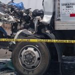 Conductor de camión de carga muere al impactar su unidad contra tráiler en la autopista Apaseo el Grande-Querétaro