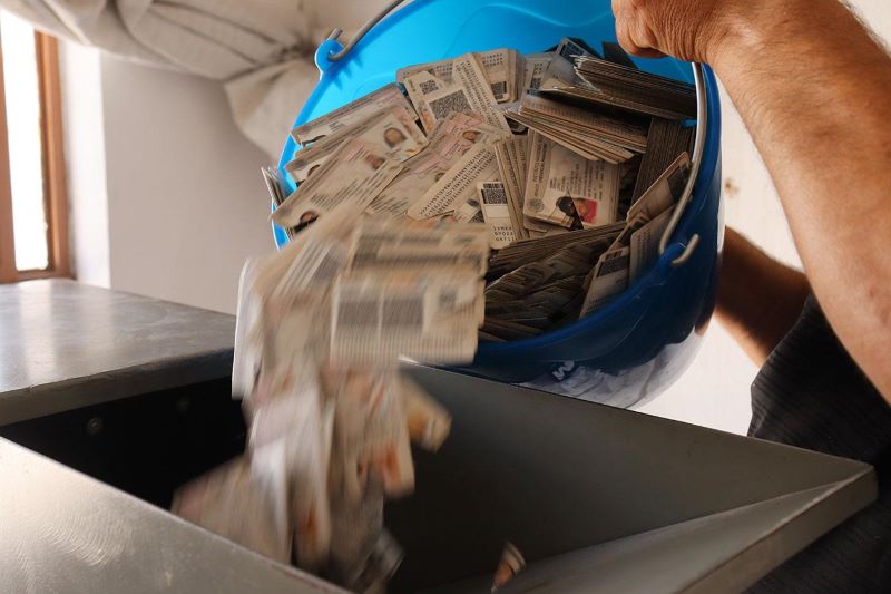 Credenciales para votar destruidas.