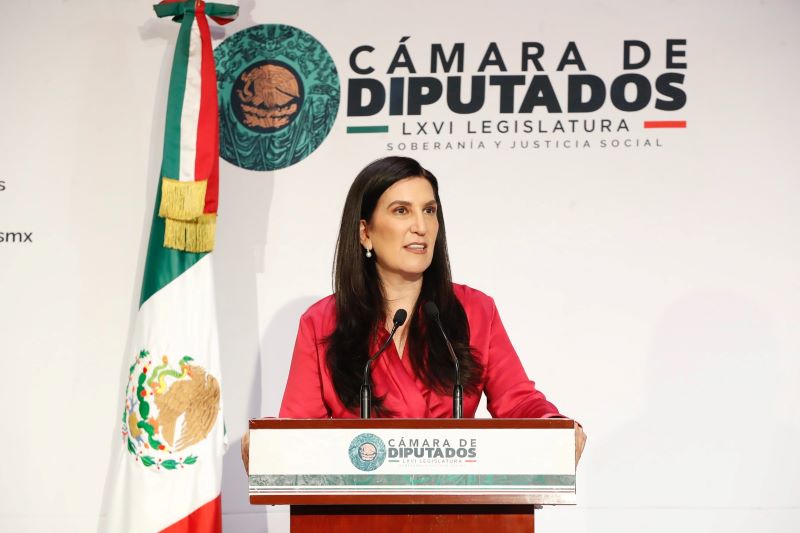 Diputada Kenia López Rabadán.