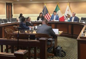 Diputada Yesenia Rojas Cervantes con legisladores de California.