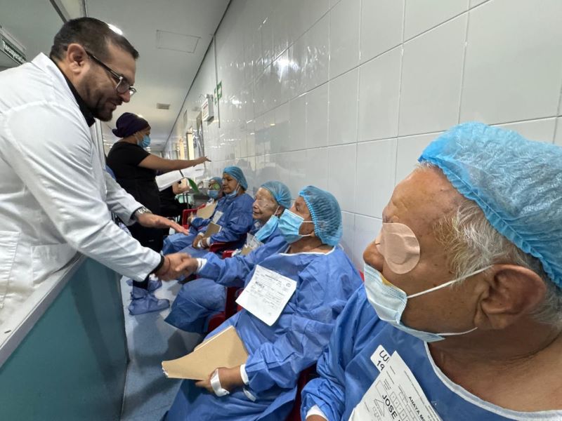 Jornada de operación de cataratas en IMSS de Irapuato.